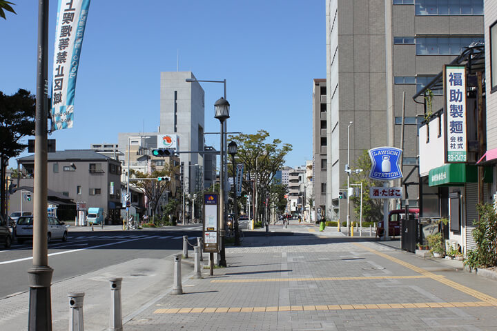 南海本線堺駅から堺東駅方面へ徒歩約12分です。