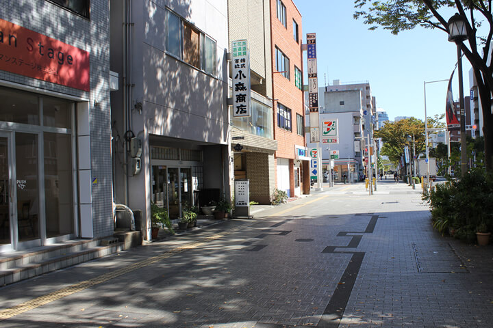 南海高野線堺東駅から堺駅方面へ徒歩約13分です。